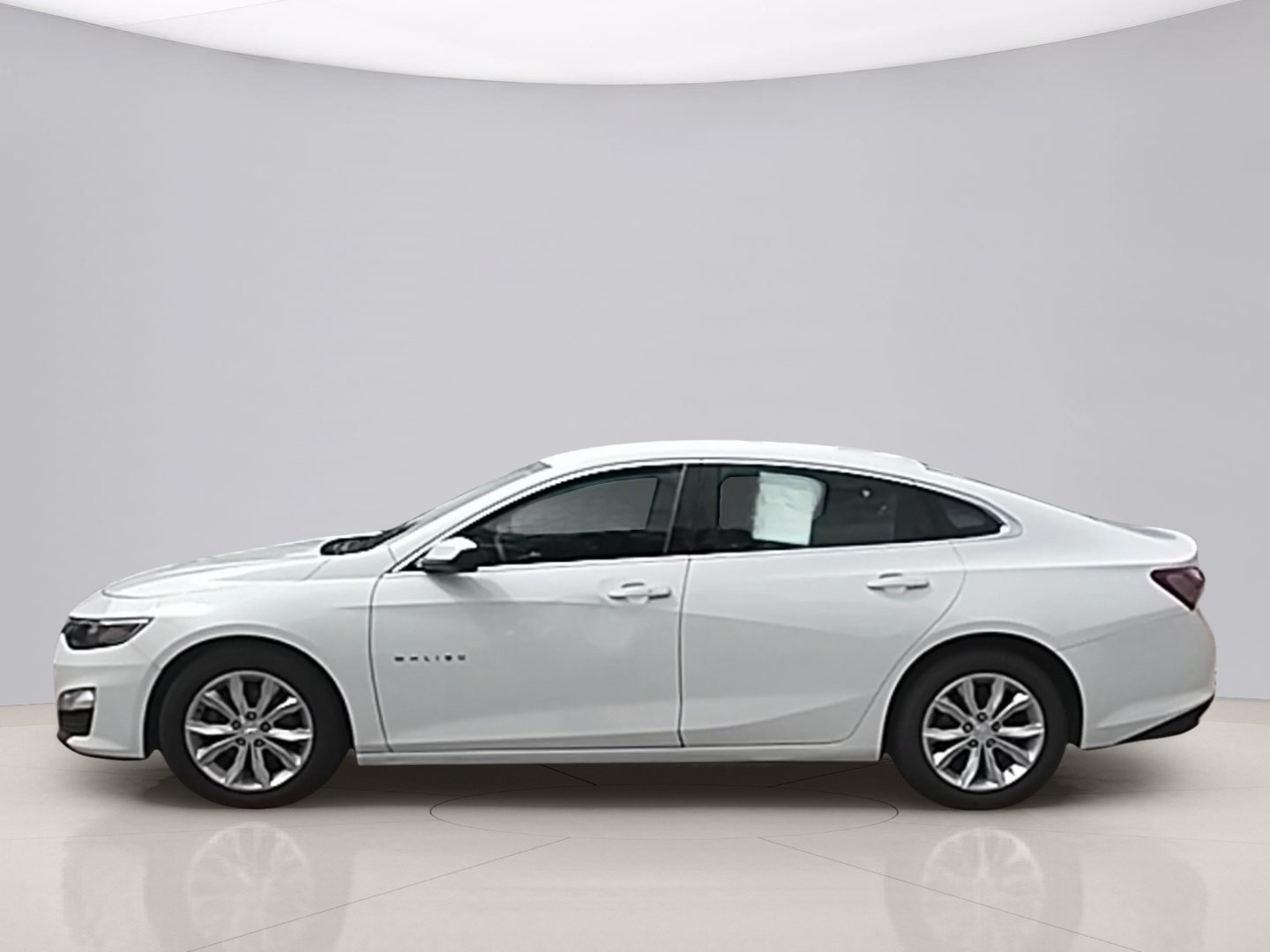 Used 2019 White Chevrolet  image 2