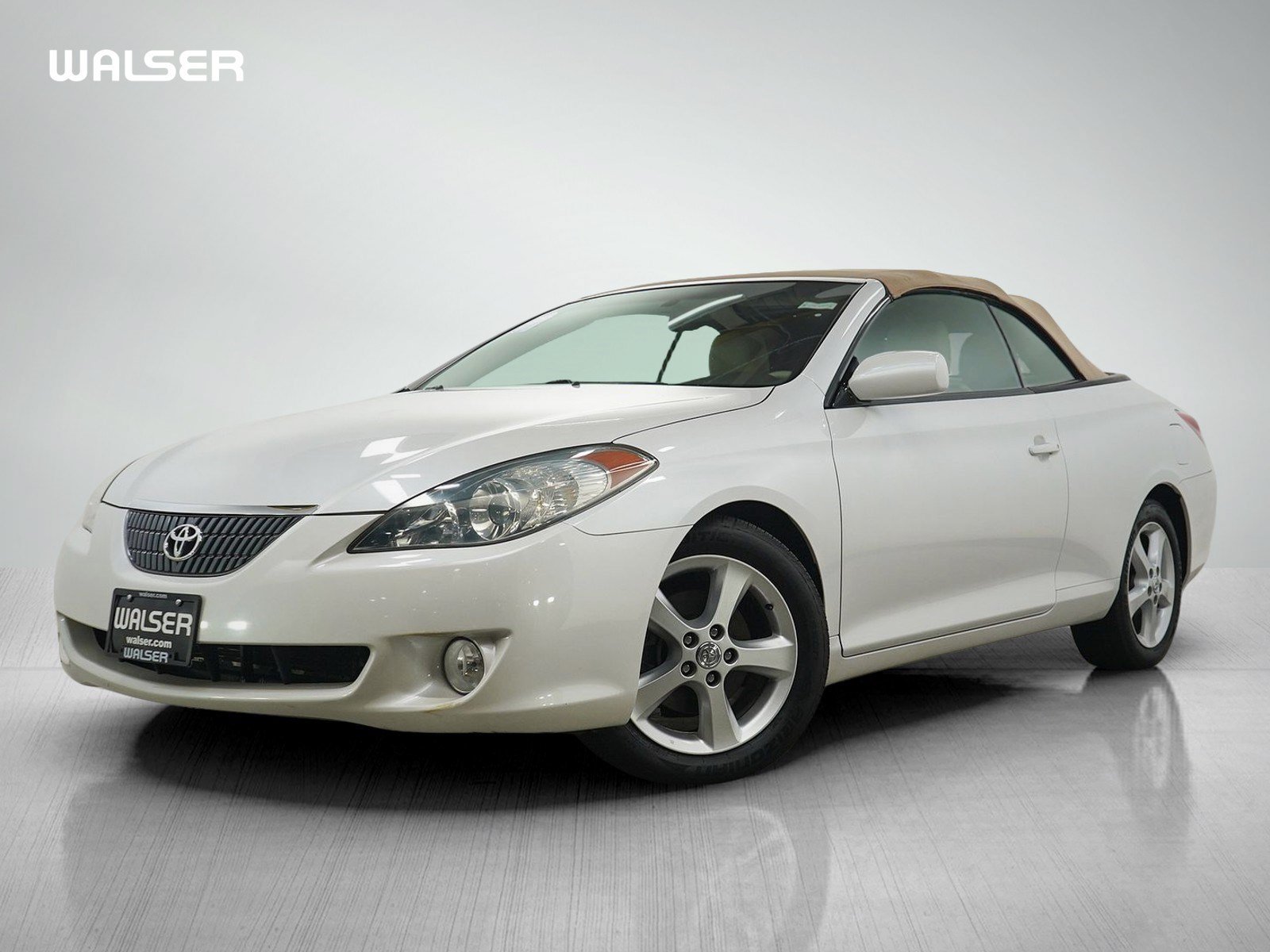 Used 2006 White Toyota SE image 1