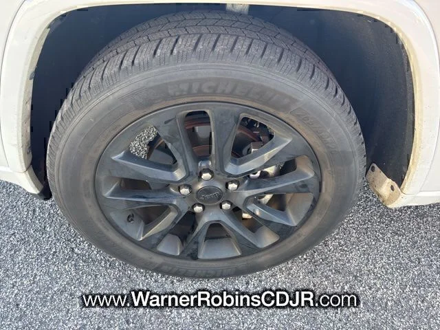 Used 2019 White Jeep Altitude image 4