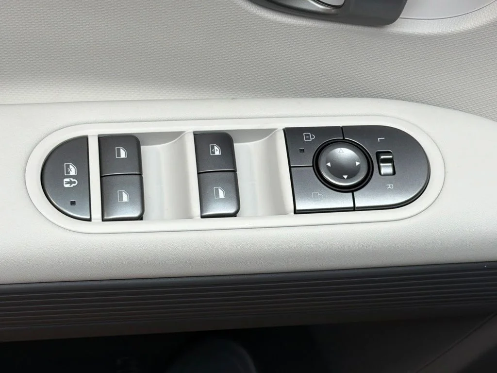 New 2027 Cyber Gray Hyundai SE image 22