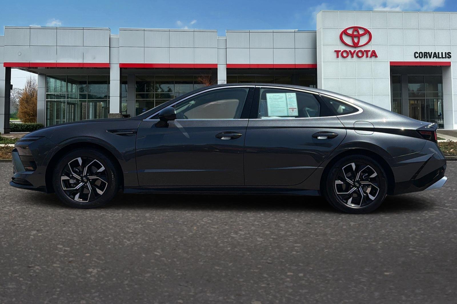 Used 2025 Portofino Gray Hyundai SEL image 7