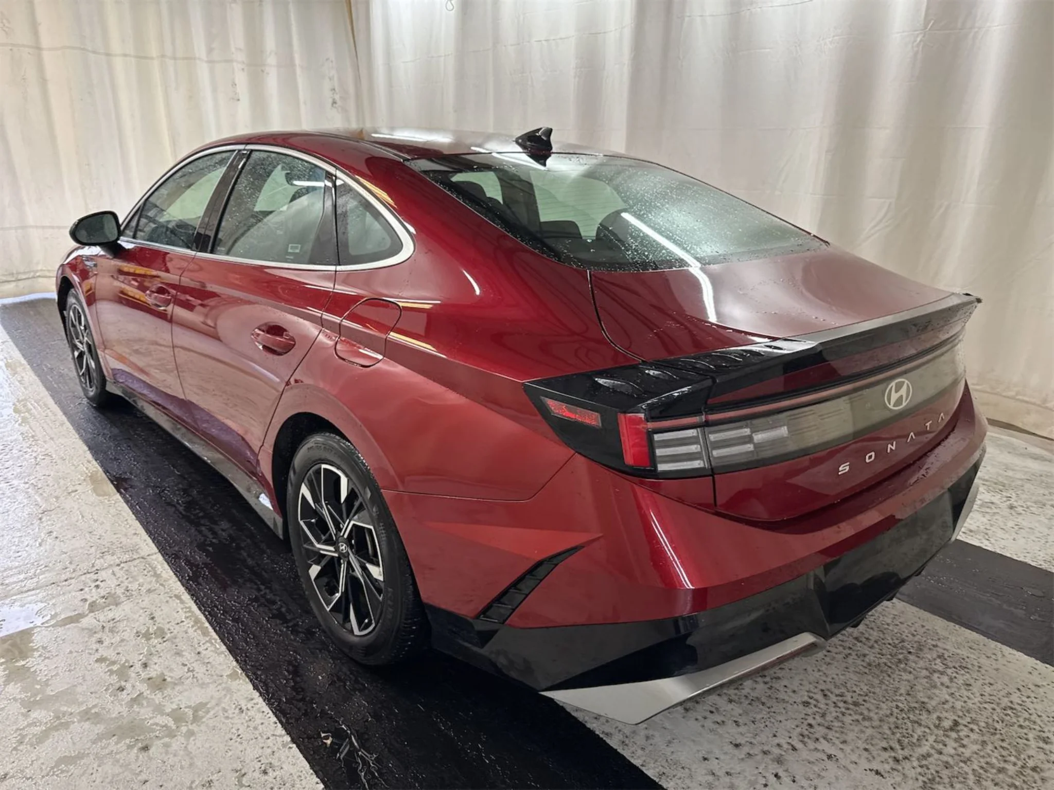 Used 2025 Ultimate red Hyundai SEL image 2