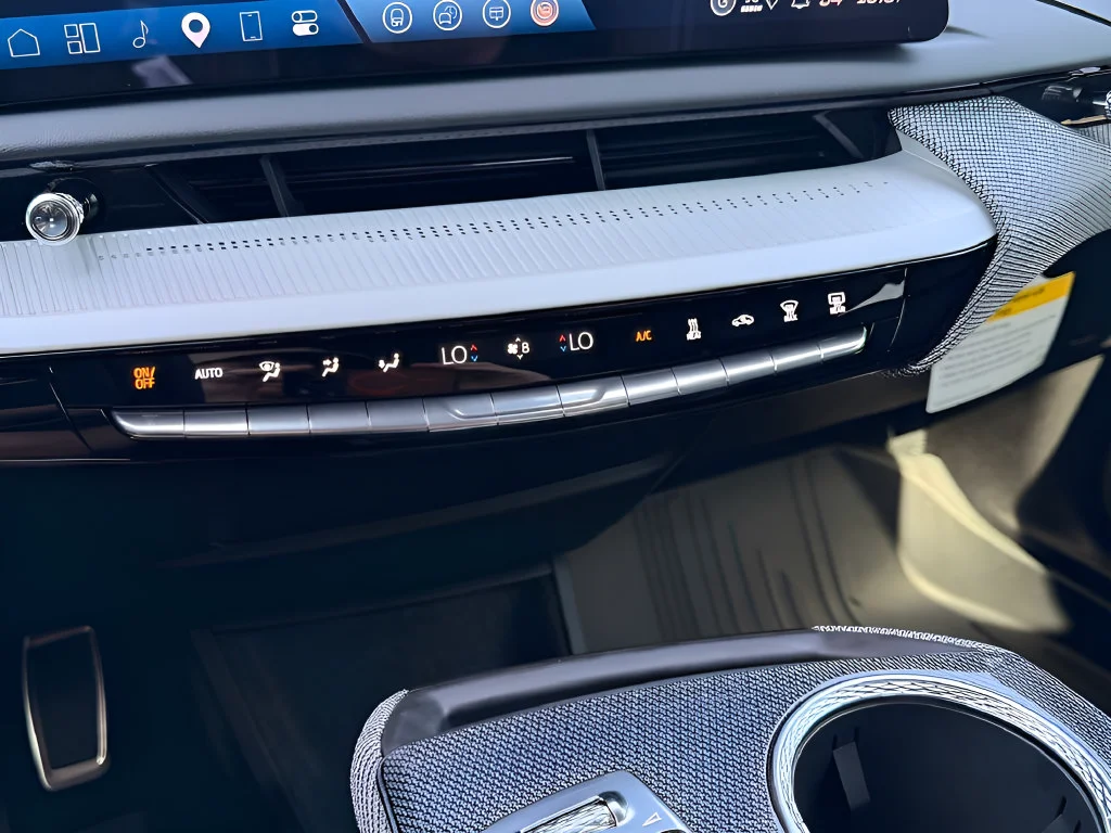 2027 Cadillac OPTIQ Sport - Photo 14