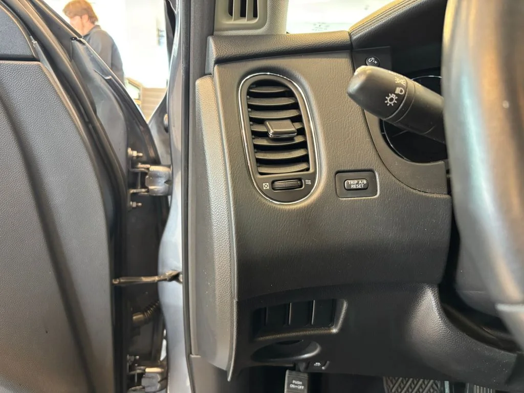 Used 2016 Gray INFINITI Base image 16