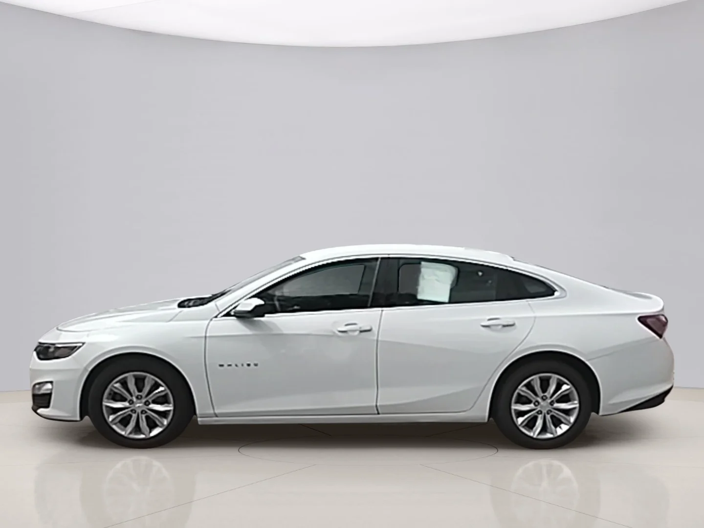 Used 2019 White Chevrolet  image 2