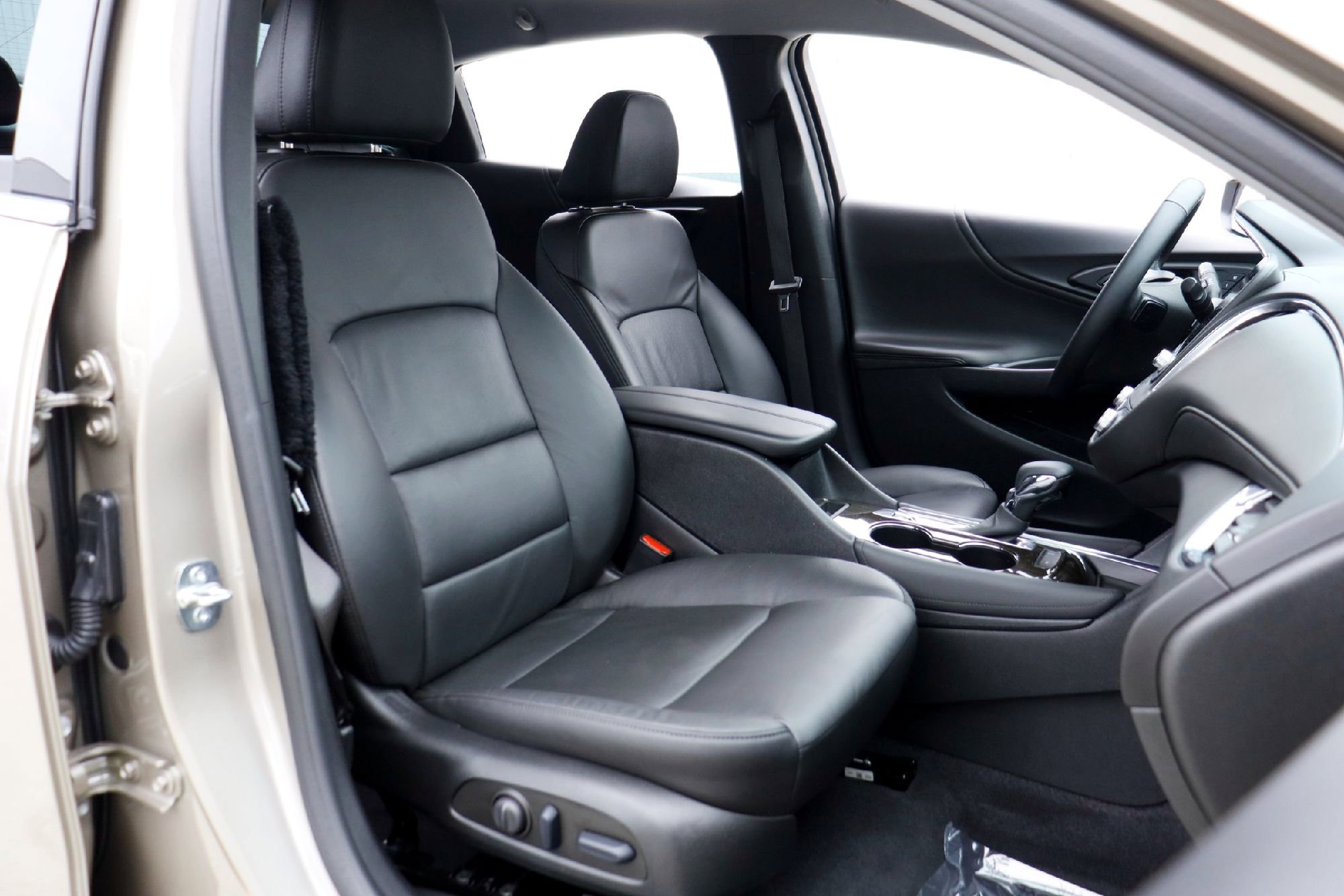 Used 2023 Mineral Gray Metallic Chevrolet LT image 22