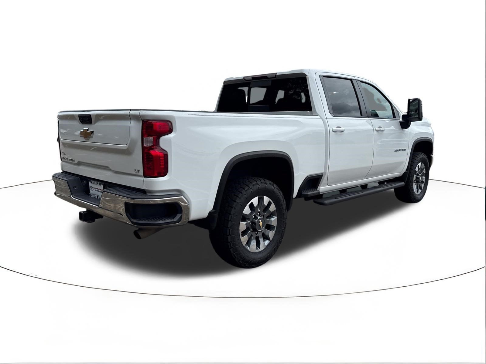 Used 2023 Summit White Chevrolet LT image 3