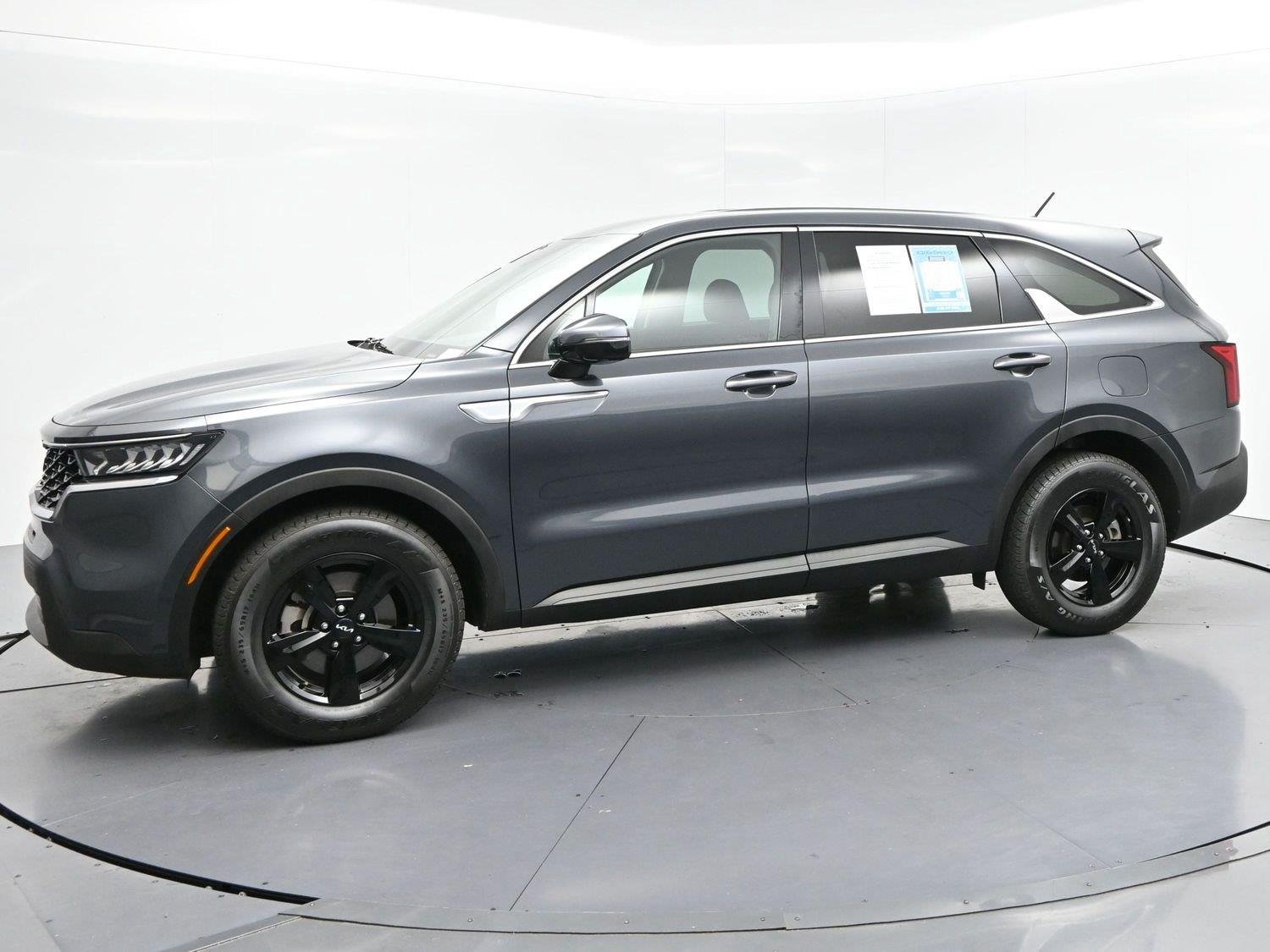 Used 2022 Gravity Gray Kia LX image 4