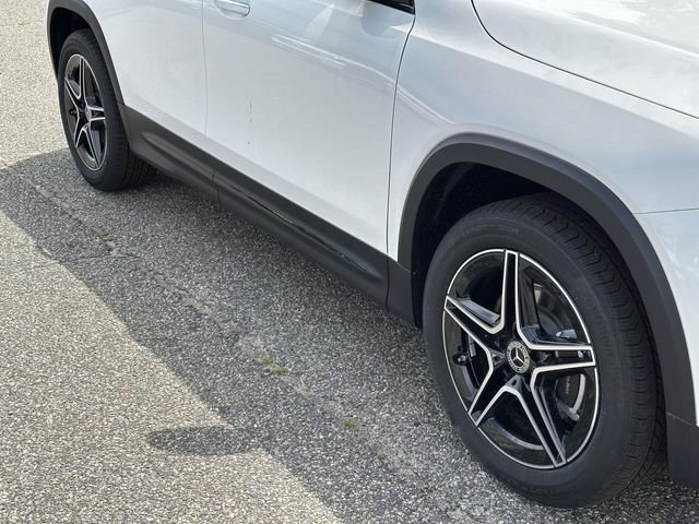 New 2026 Polar White Mercedes-Benz GLB 250 image 12