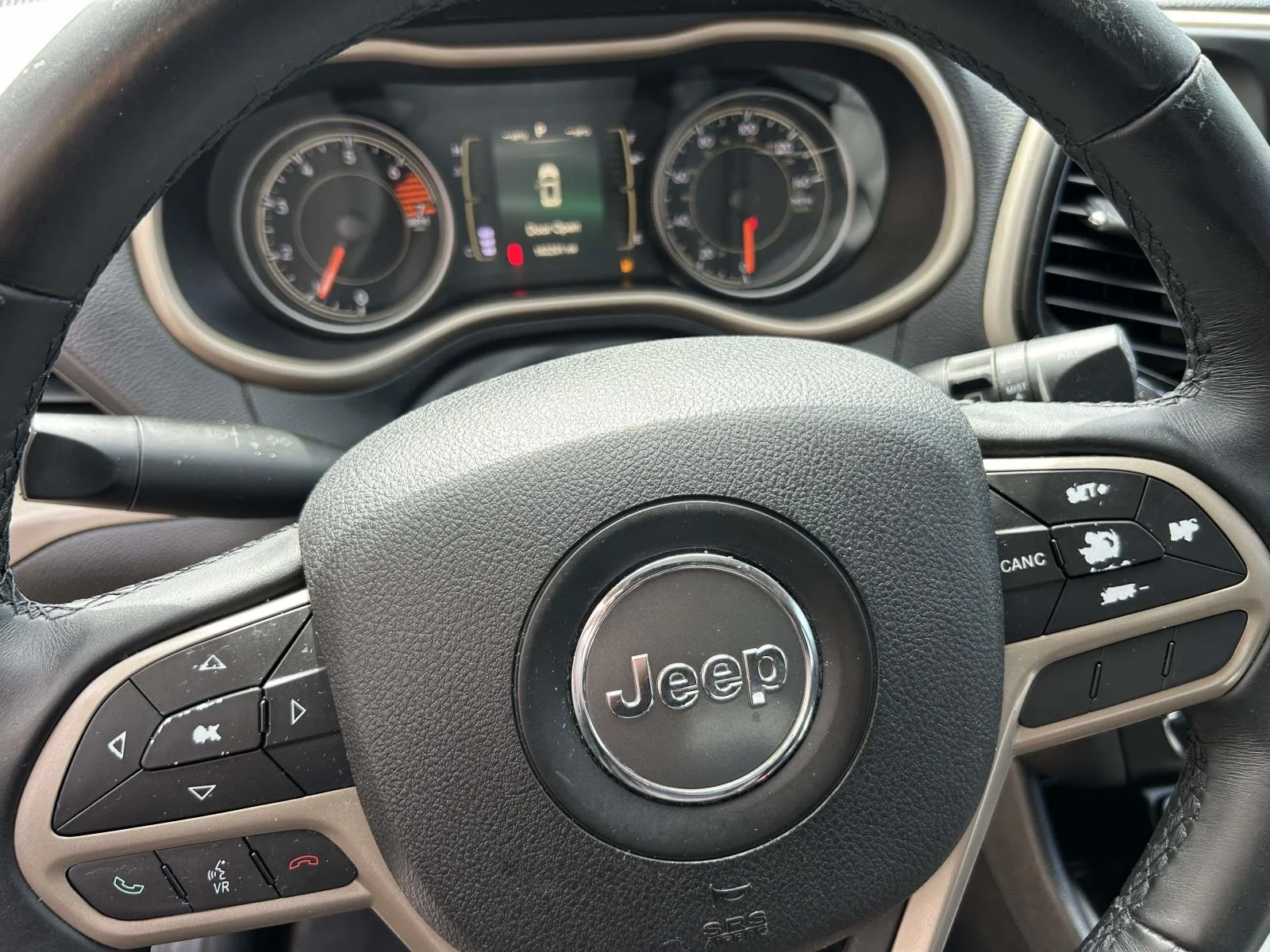 Used 2017 Gray Jeep Latitude FWD image 15