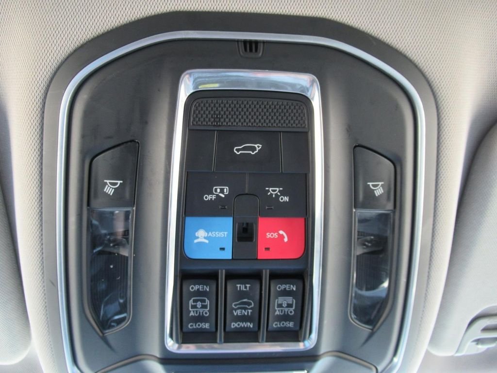 Used 2022 White Jeep Series II image 29