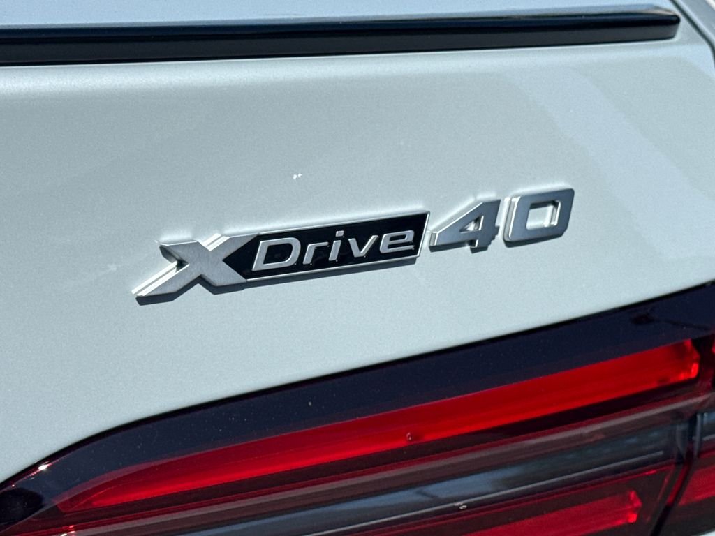 New 2027 Gray BMW xDrive40 image 10
