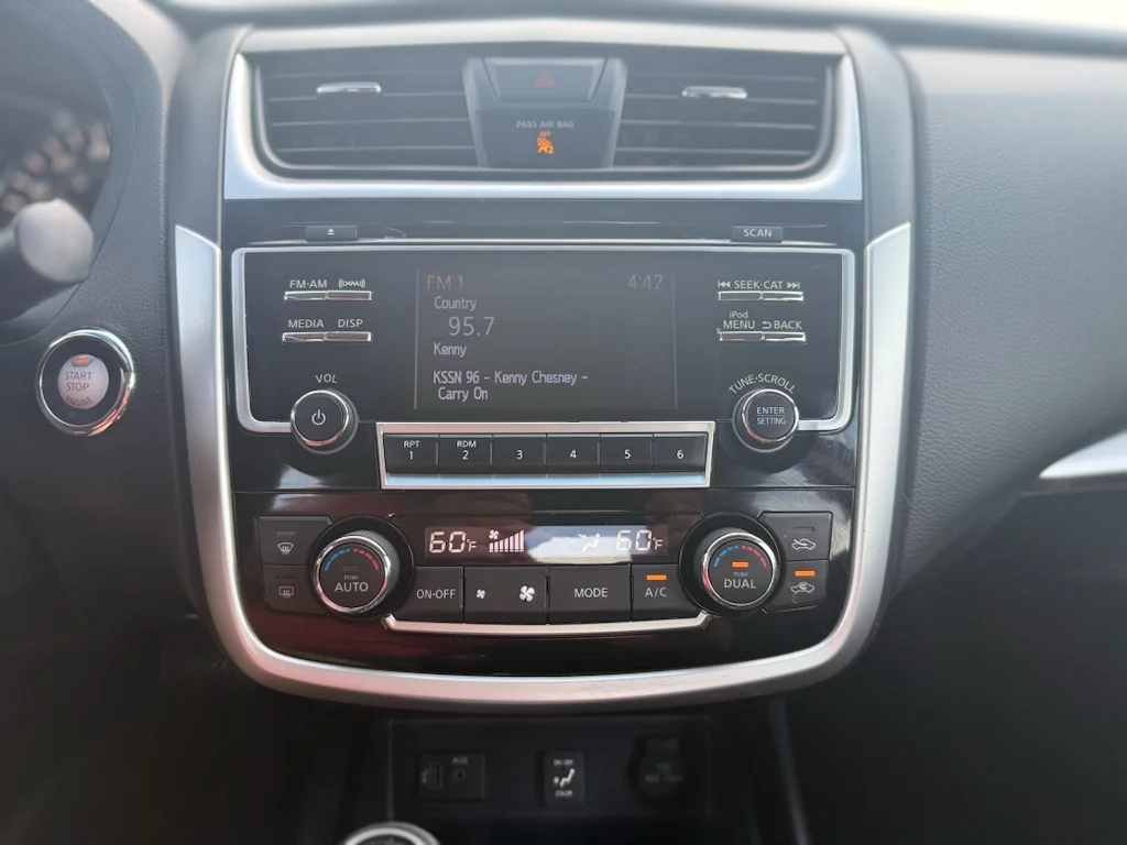 Used 2018 Storm Blue Nissan 2.5 SV image 37