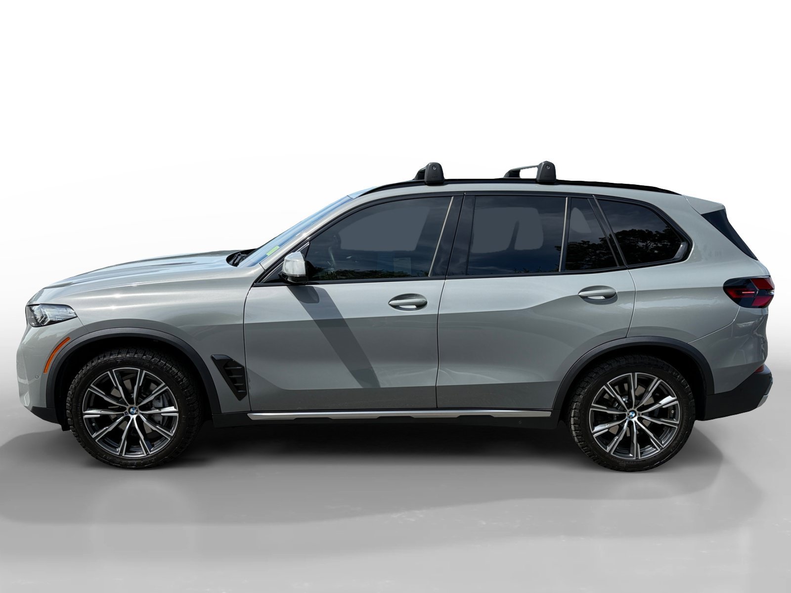 Used 2025 Gray BMW xDrive40i image 2