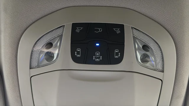 Used 2022 Crystal Metallic Chrysler Touring L image 32