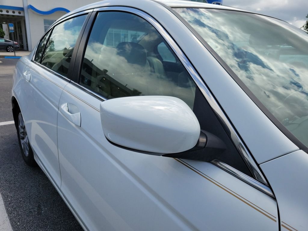 Used 2012 White Orchid Pearl Honda SE image 10