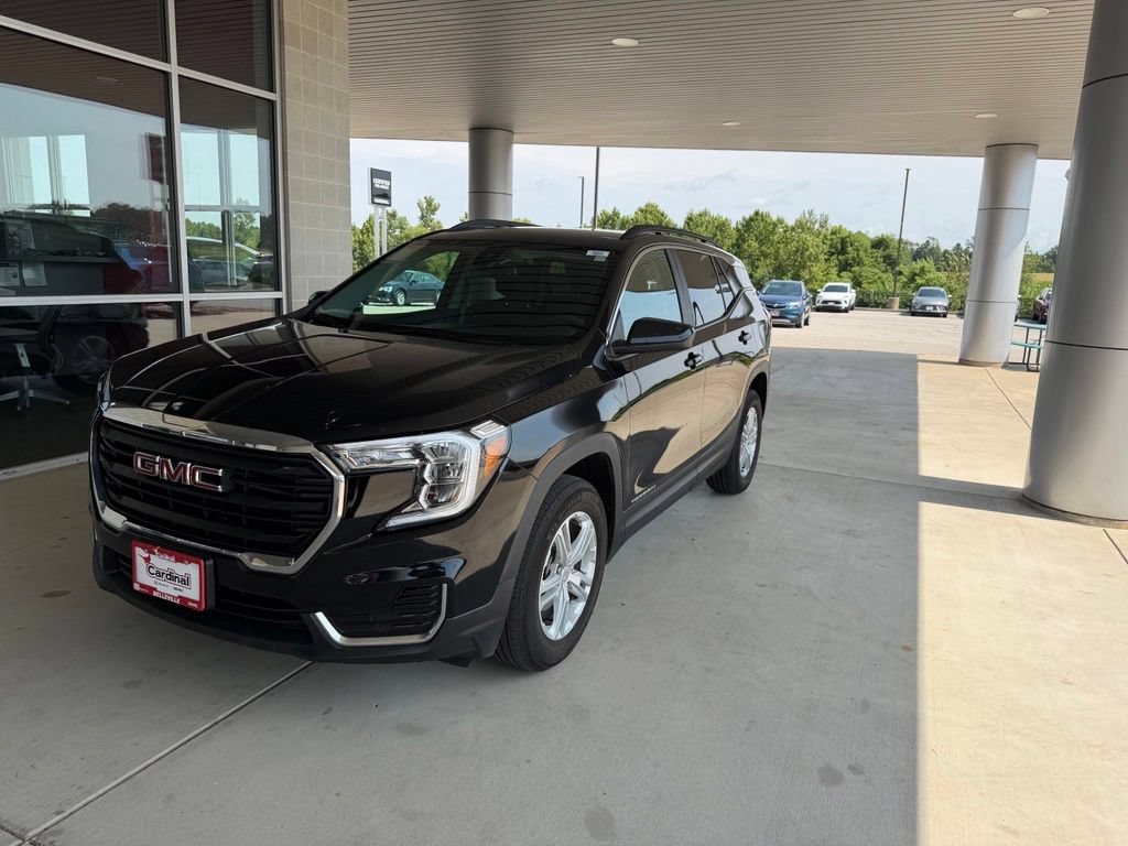 Used 2024 Ebony Twilight Metallic GMC SLE image 2