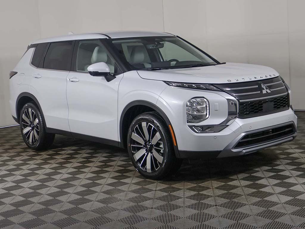New 2026 White Mitsubishi SE 1.5T S-AWC image 2
