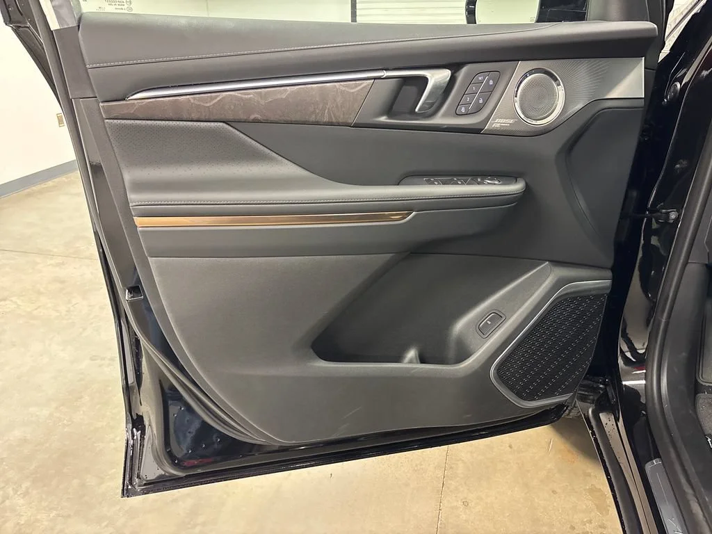 New 2026 Ebony Twilight Metallic Buick Avenir image 18