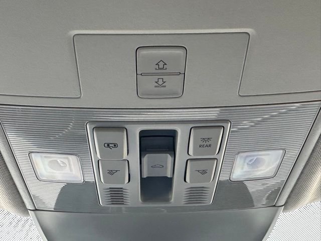 New 2026 Pure White W/Deep Black Roof Volkswagen 1.5T SE Black image 37