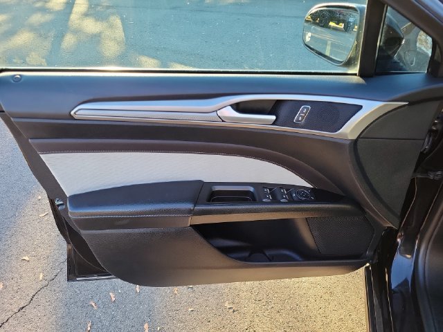 Used 2020 Black Metallic Ford SE image 12