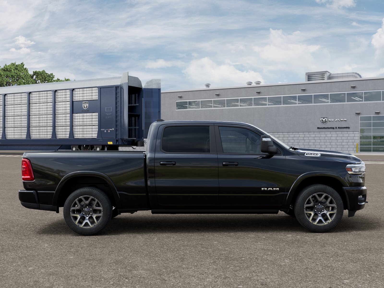 New 2026 Diamond Black Crystal Pearl-Coat Exterior Paint RAM LARAMIE image 21