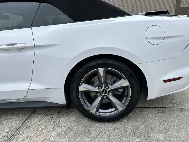 Used 2016 White Ford V6 image 10