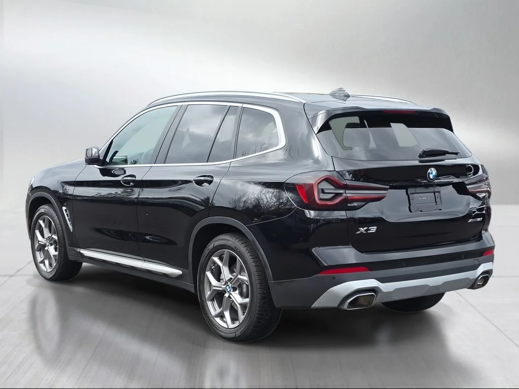 Used 2024 Black Sapphire Metallic BMW xDrive30i image 5