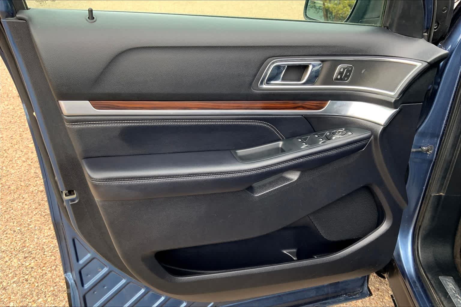Used 2018 Blue Metallic Ford Limited image 22
