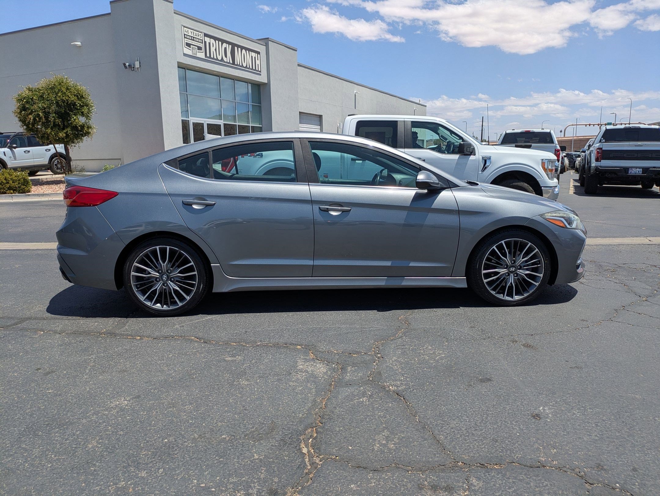 Used 2018 Hyundai Elantra Sport with VIN KMHD04LBXJU667525 for sale in St. George, UT
