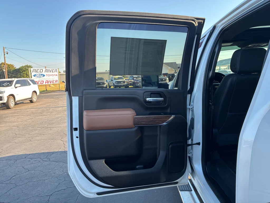 Used 2022 Iridescent Pearl Tricoat Chevrolet High Country image 19