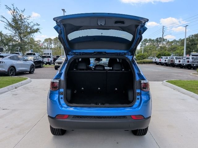 Used 2024 Hydro Blue Pearlcoat Jeep Latitude image 14