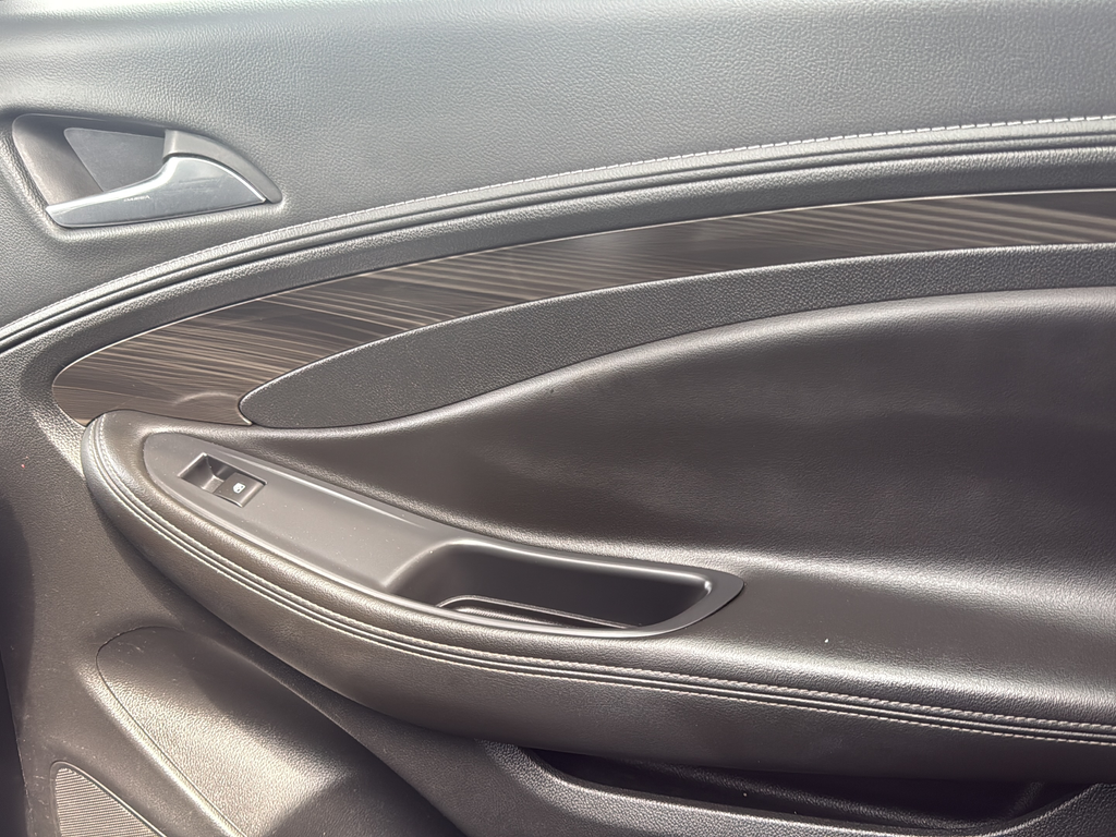 Used 2020 White Buick Essence image 43