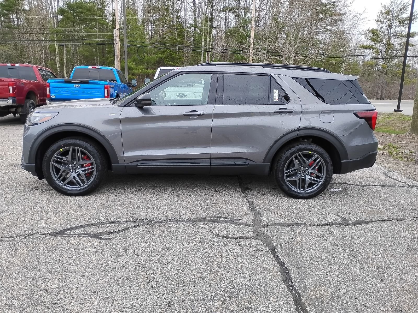 New 2026 Carbonized Gray Metallic Ford ST-Line image 4