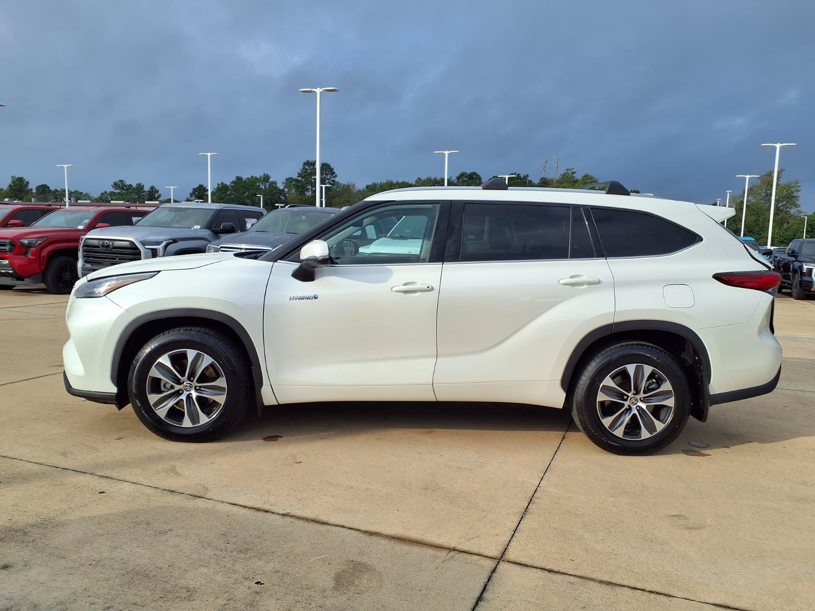 Certified Used 2020 Blizzard Pearl Toyota XLE image 9