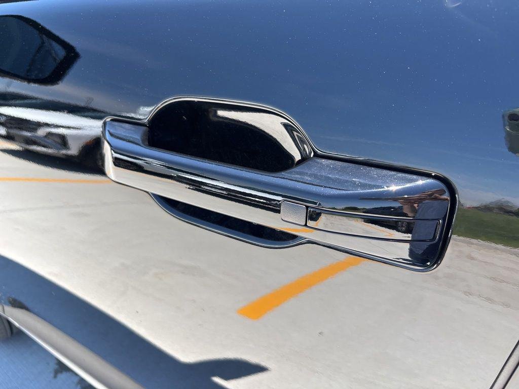 New 2026 Abyss Black Hyundai SEL 7P image 14