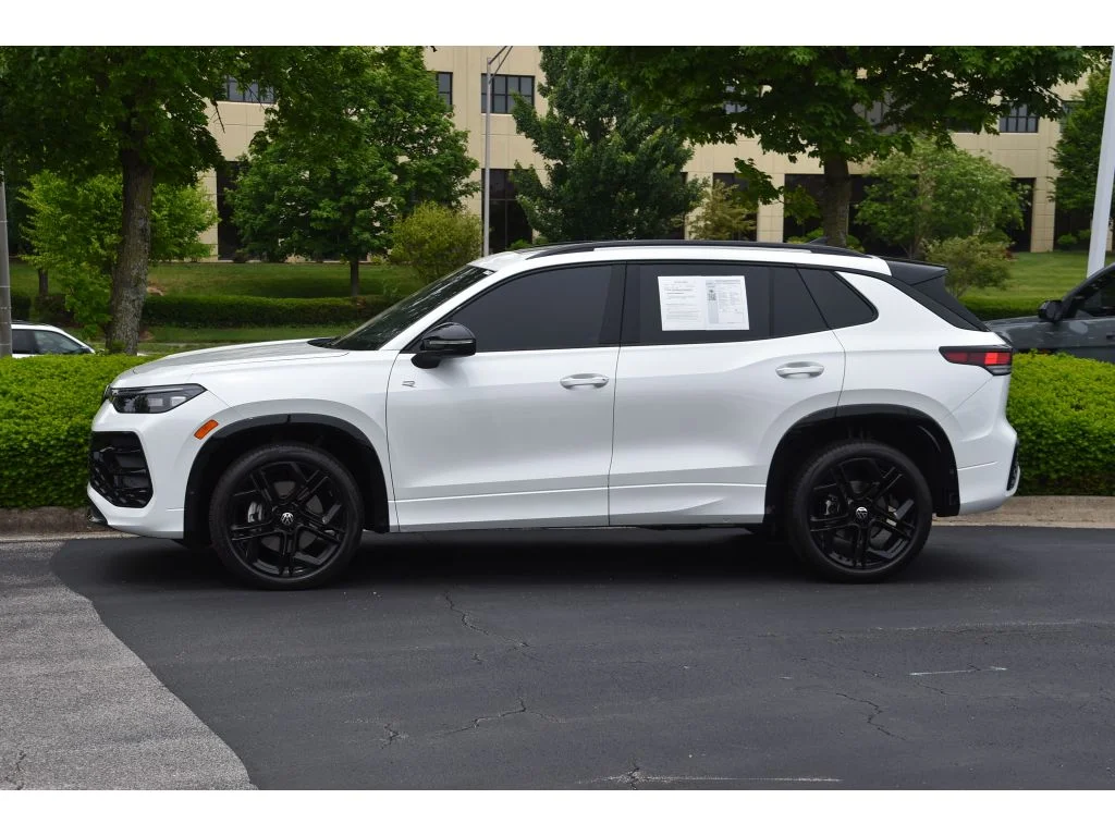 Used 2025 Opal White Pearl Volkswagen SE R-Line Black image 7