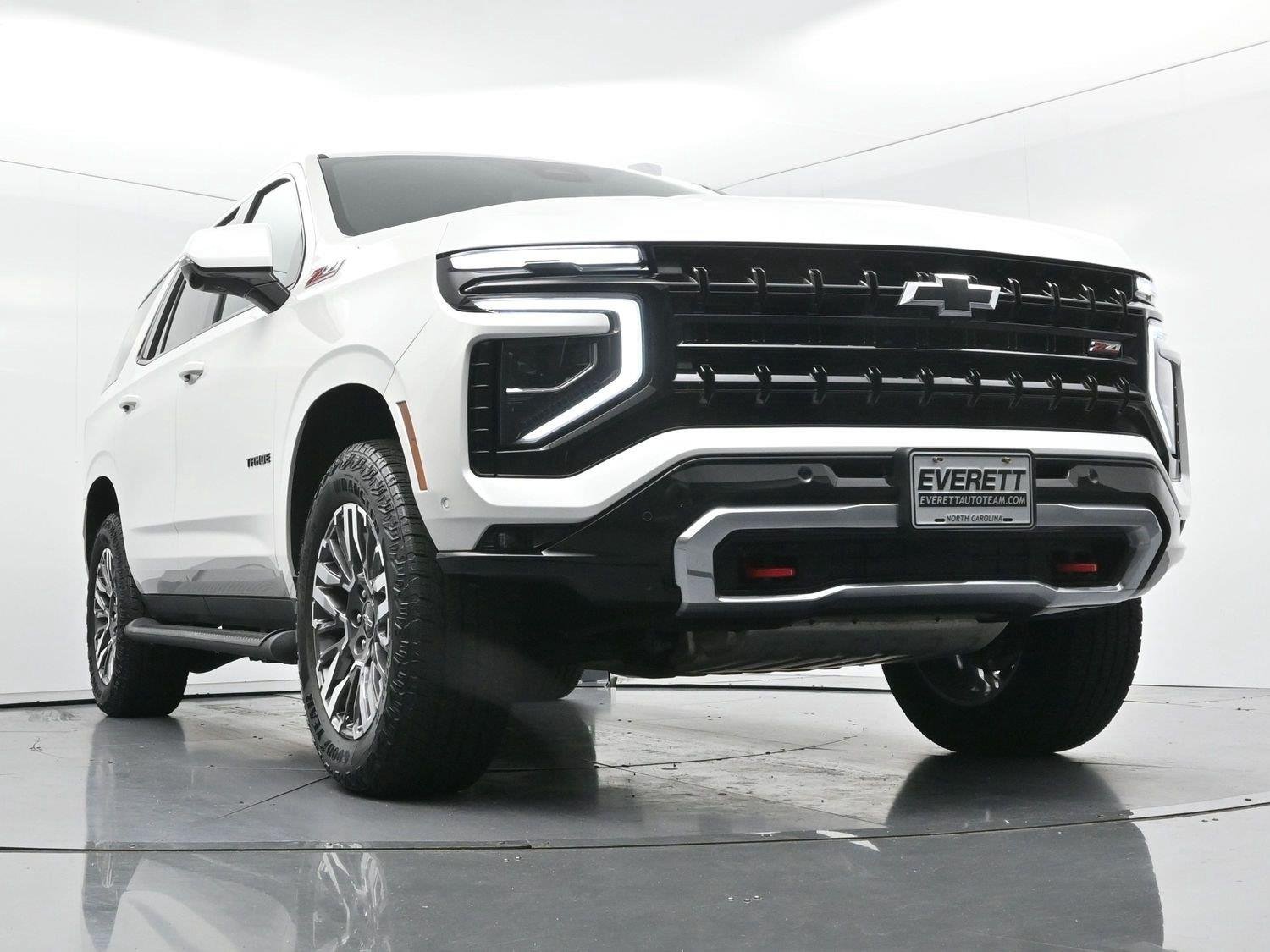 Used 2025 Iridescent Pearl Tricoat Chevrolet Z71 image 43