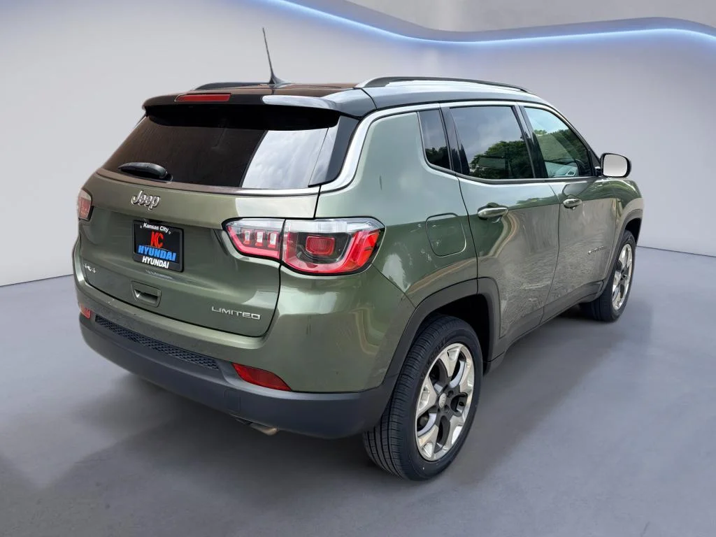 Used 2020 Olive Green Pearlcoat Jeep Limited image 5