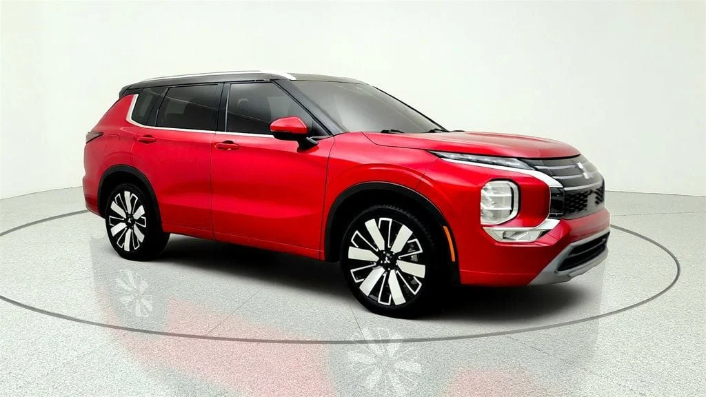 Used 2025 Red Diamond/Black Roof Mitsubishi SEL w/ Premium Package image 3