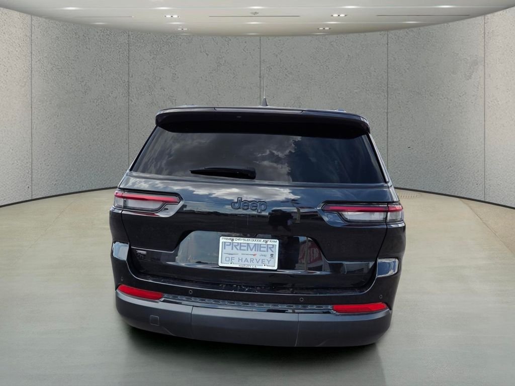 Used 2023 Black Jeep Altitude image 4