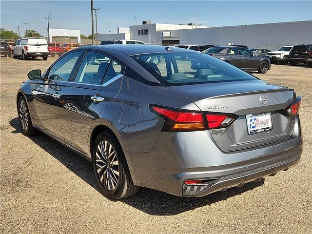 Used 2025 Gray Nissan SV image 3