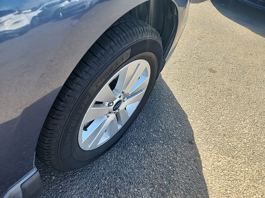 Used 2016 Twilight Blue Metallic Subaru 2.5i Premium image 15
