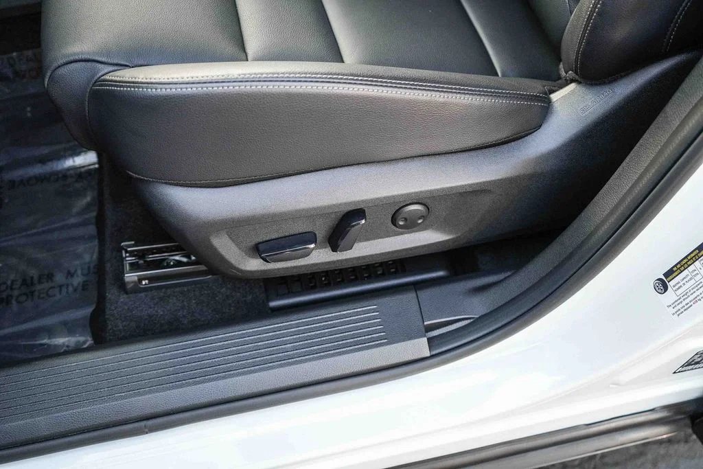 Used 2025 White Nissan SL image 20