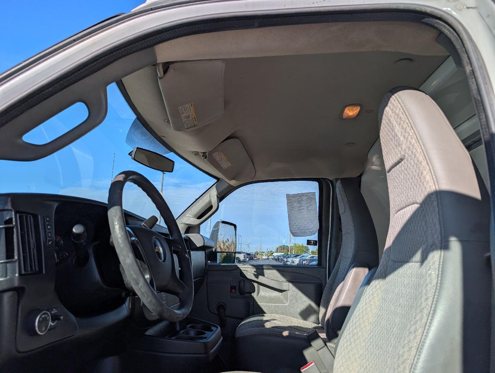 Used 2016 Summit White Chevrolet Cutaway image 12