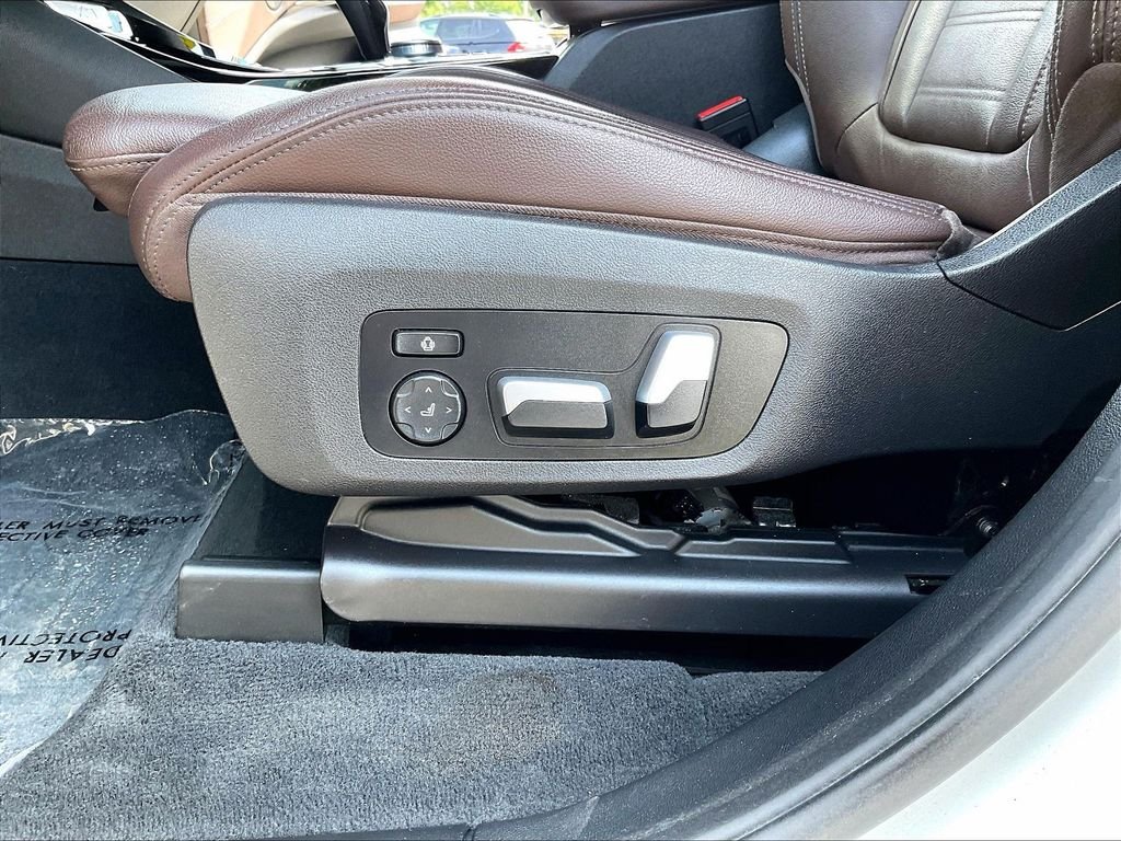 Used 2021 White BMW xDrive30i image 27