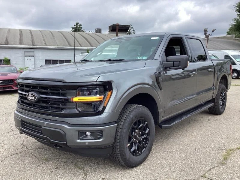 New 2026 Carbonized Gray Metallic Ford XLT image 4