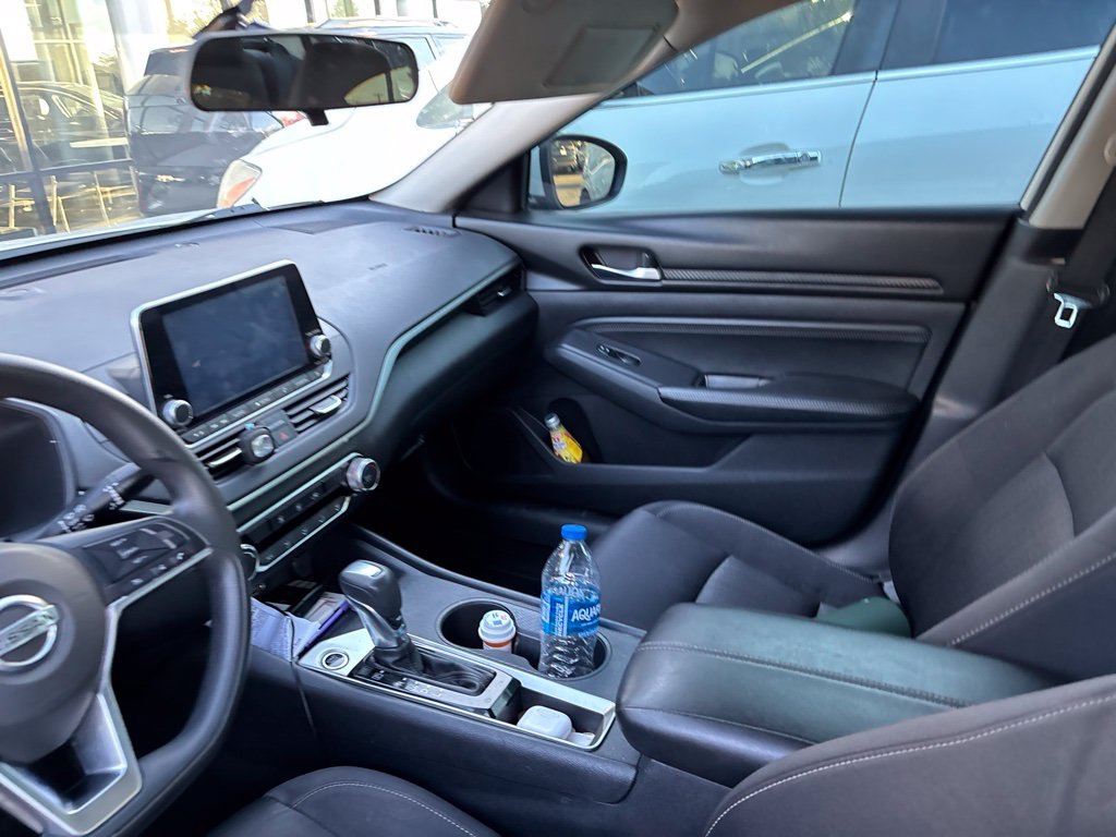 Used 2020 White Nissan 2.5 S image 22