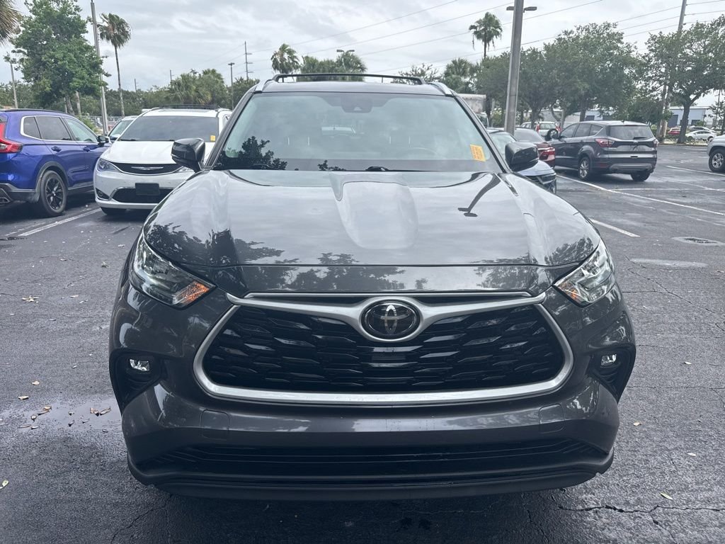 Used 2020 Gray Toyota XLE image 8