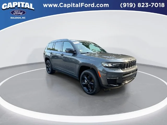 Used 2025 Gray Jeep Limited image 2